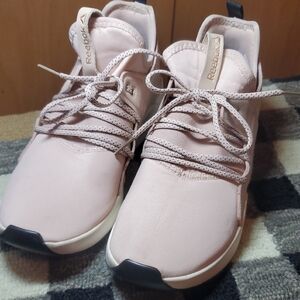 Reebok Cream/tan Sneakers Modern Design